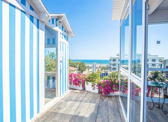 Le cabine sulla terrazza panoramica